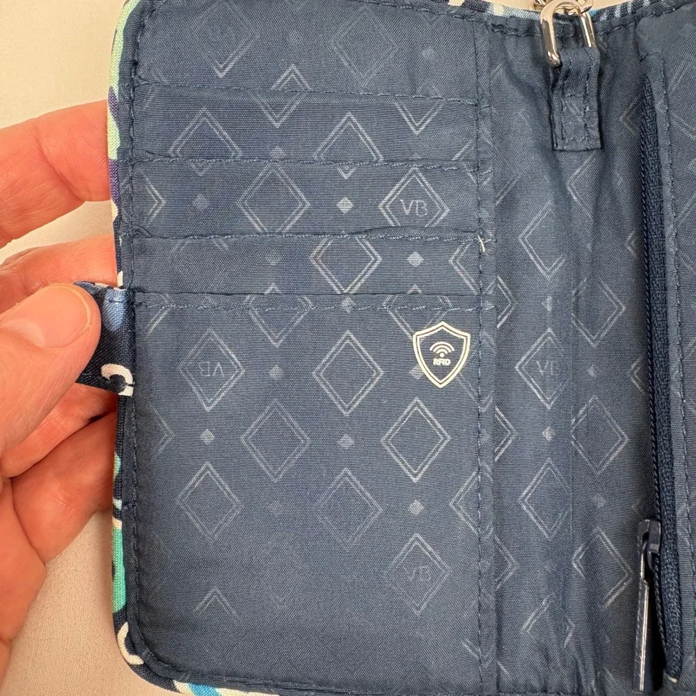 Vera Bradley Wallet Key Chain Blue Island Medallion RFID Quilted Floral Boho - Picture 5 of 8
